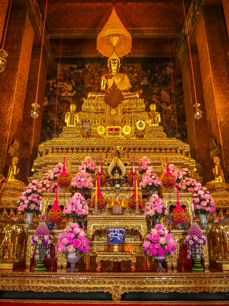 Phra Ubosot (main prayer room) Buddha at Wat Pho