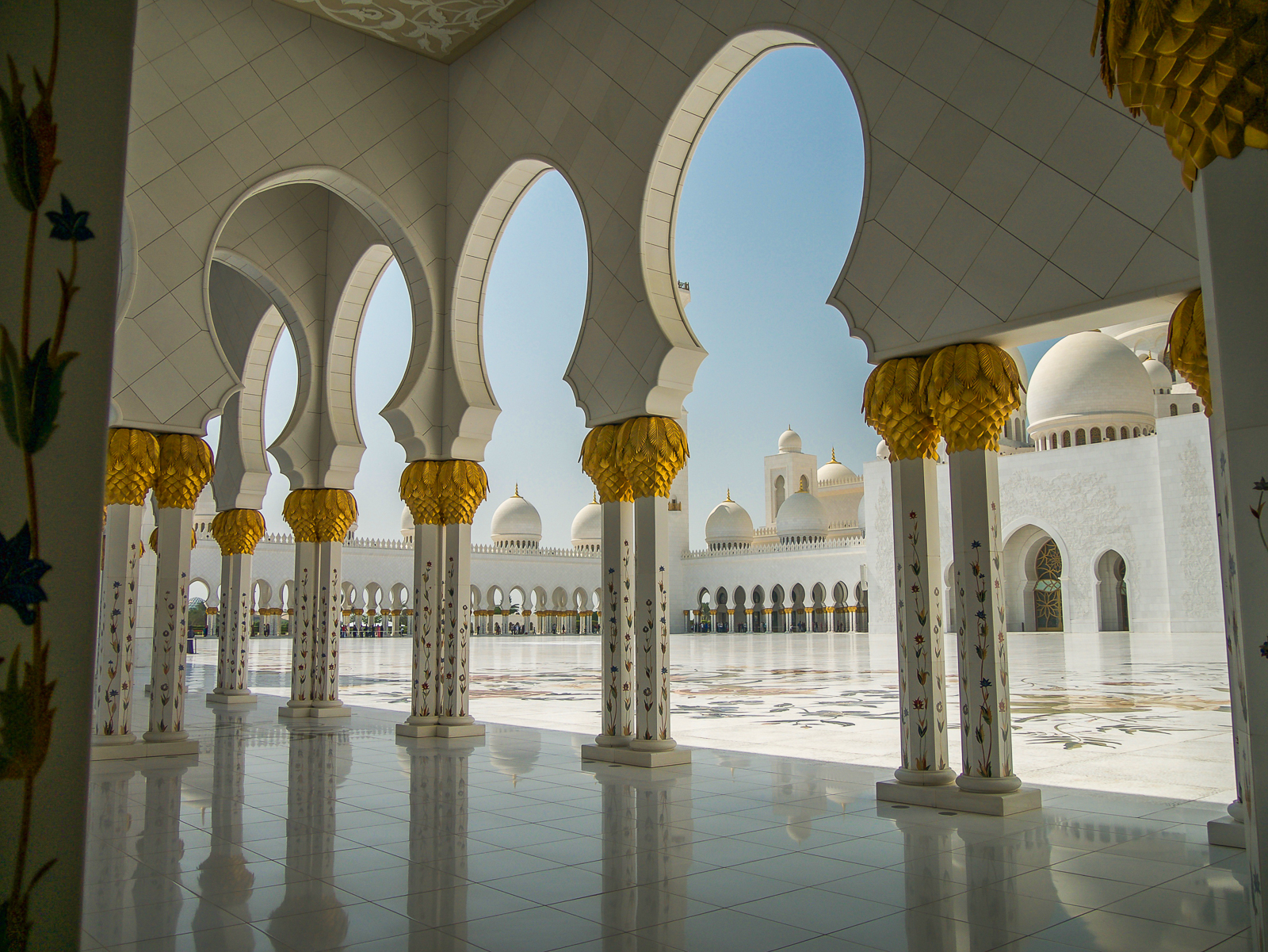 Courtyard in Sheikh Zayed Mosque