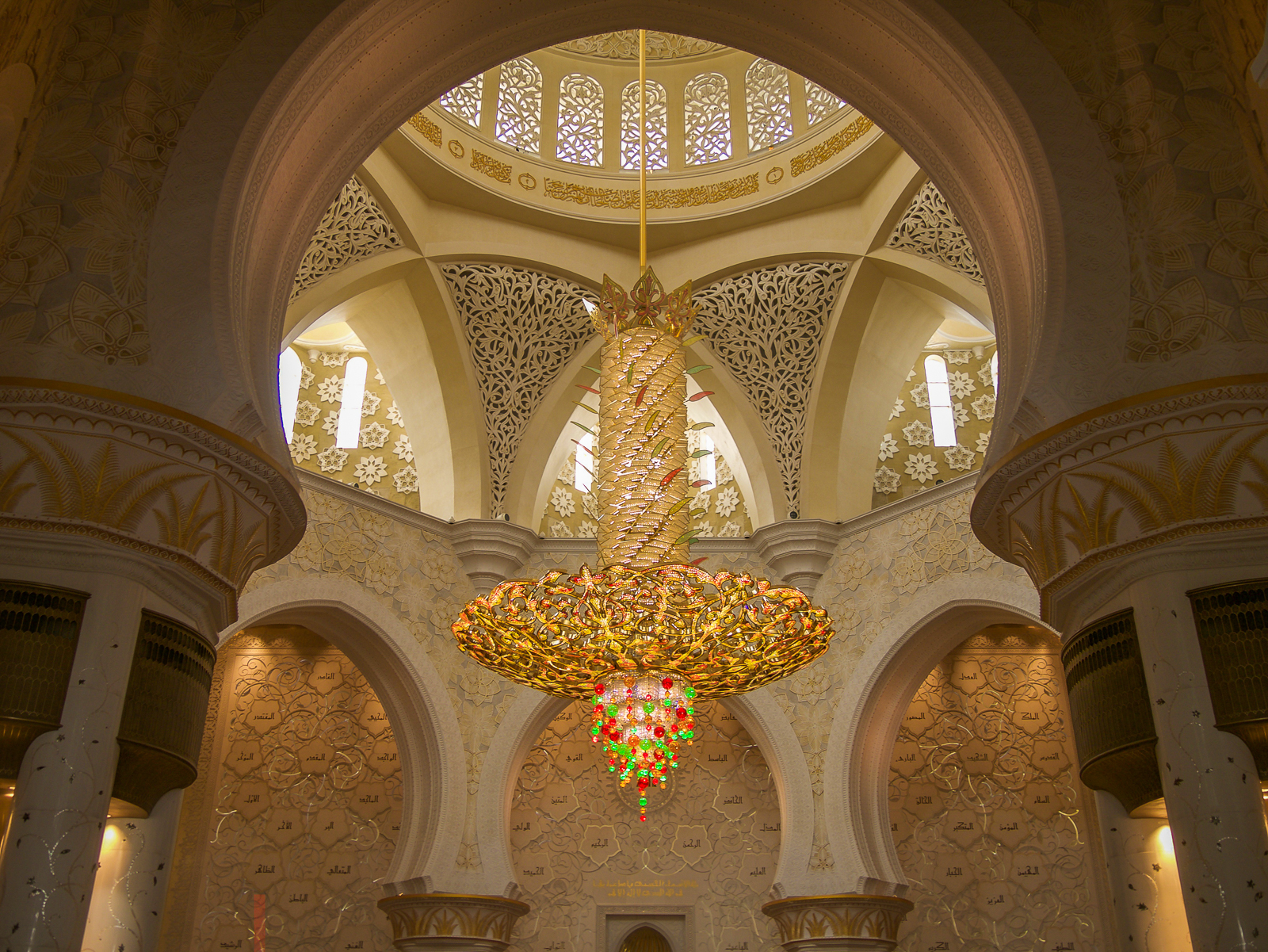 Chandelier inside the Sheikh Zayed Mosque